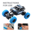 Carrinho de controle remoto com luzes coloridas piscantes, rodas de borracha, brinquedo off-road ideal para presentes de Natal para crianças.